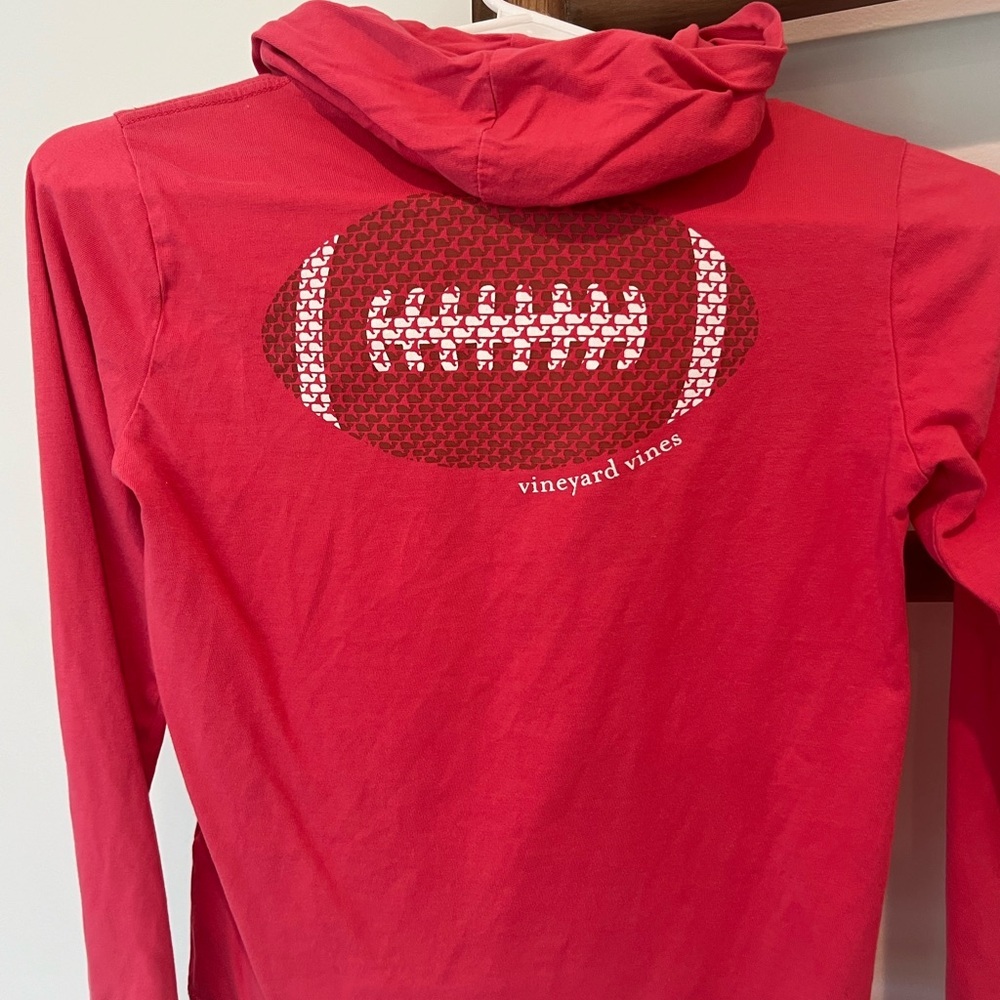 VINEYARD VINES RED PRINTED DESIGN KNIT LS SHIRT WITH FOOTBALL *SIZE 7